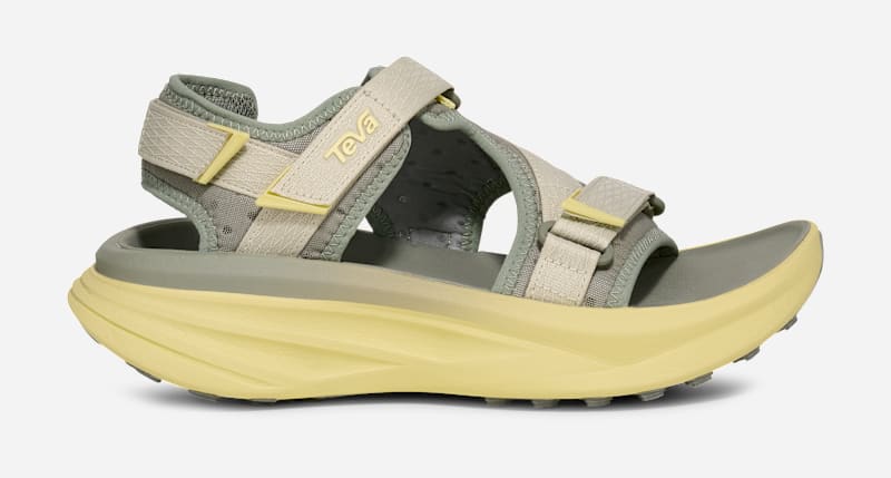 Women's TEVA Aventrail R2T Trail Running Sandals in Seagrass/Pale Lime Yellow, Size 8